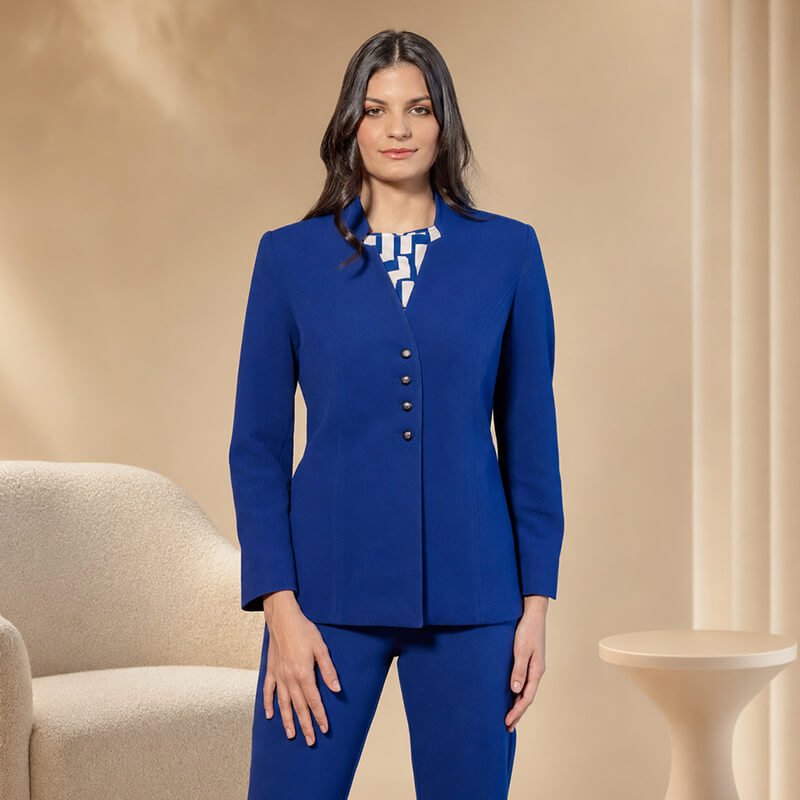 mujer con traje