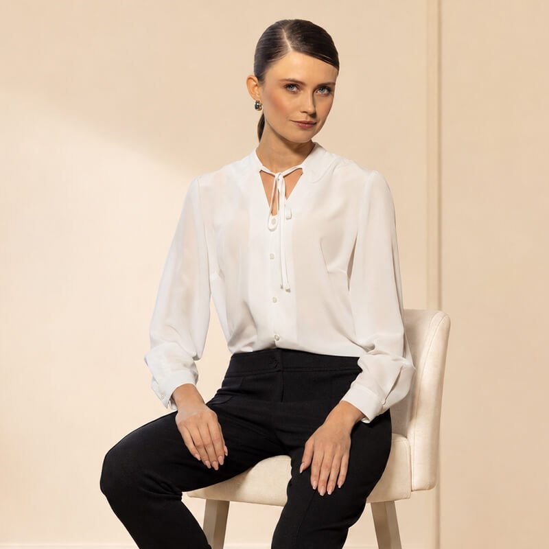 mujer con traje